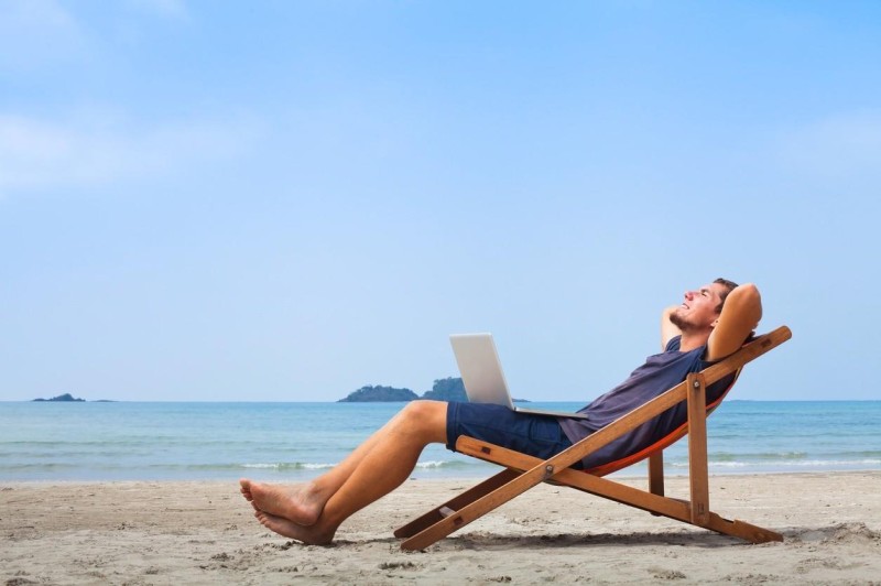 HOW TO HAVE YOUR CHRISTMAS CAKE AND EAT IT TOO - USING CLOUD ACCOUNTING TO KEEP AN EYE ON YOUR BUSINESS FROM THE BEACH